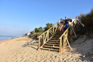 Huelva mejora los accesos a las playas en El Portil