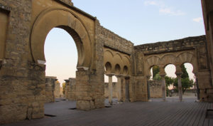 El salón basilical de Medina Azahara: arrojando luz sobre el último gran secreto de la ciudad califal