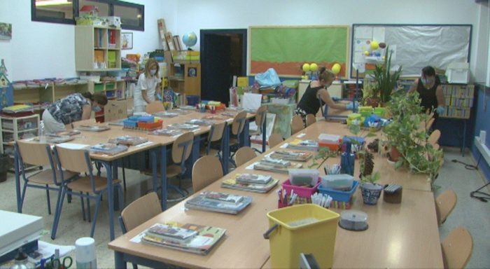 Fuengirola comienza una limpieza a fondo en colegios de cara al comienzo del curso