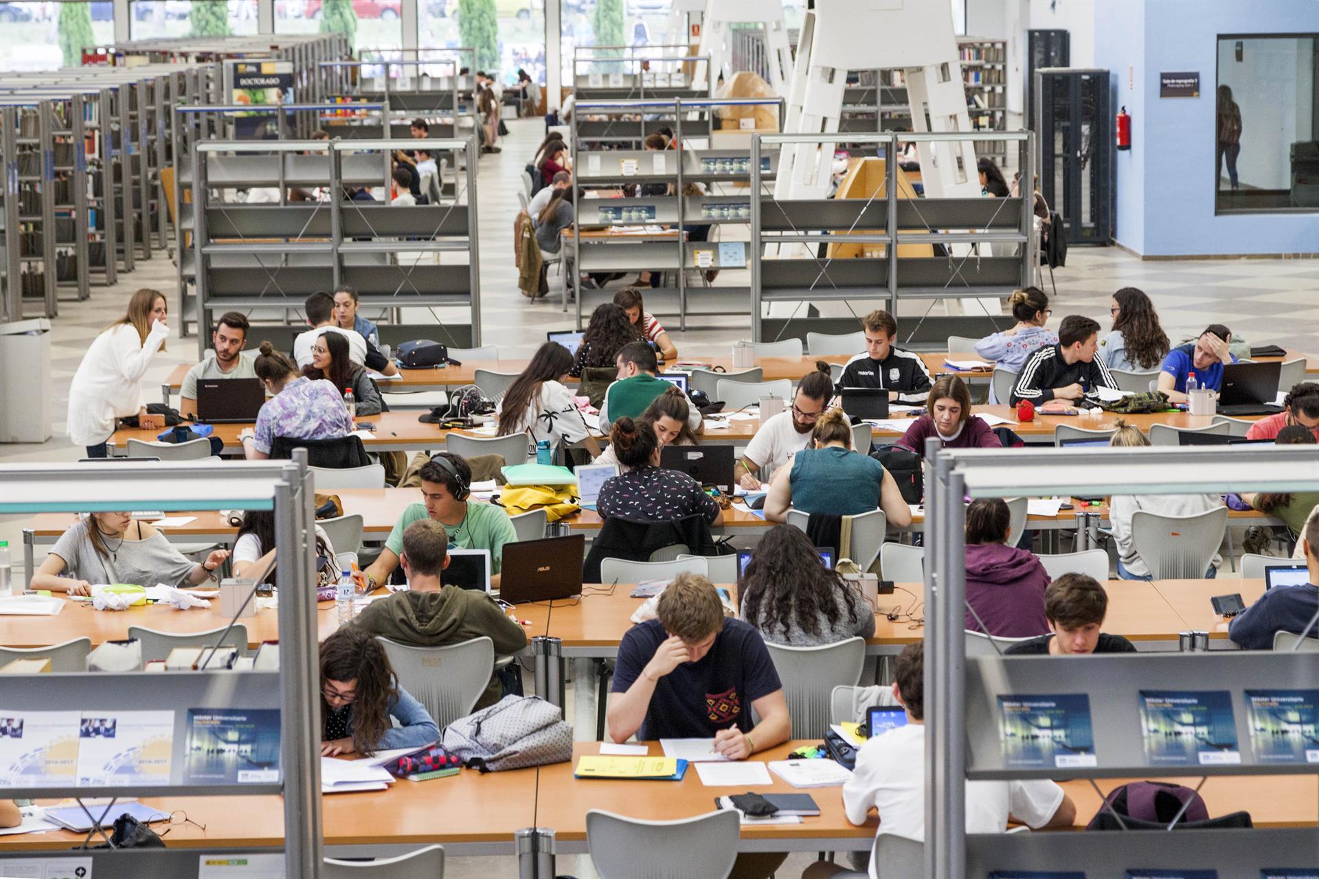 La Junta recomienda a los universitarios ocupar el mismo asiento en las aulas para facilitar el rastreo