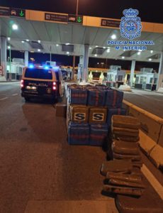 Sorprendido tratando de introducir 4,6 toneladas de hachís en Algeciras