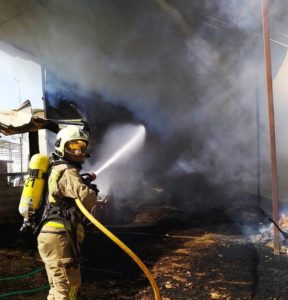 Casi mitad de la plantilla de bomberos del Aljarafe, confinada tras dos positivos