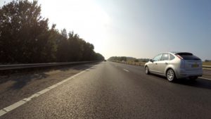 Saca el coche de la carretera para evitar accidentes mientras sufría un infarto