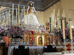 La Virgen del Rocío vestida de pastora durante la celebración del Rocío Chico. - AYUNTAMIENTO DE ALMONTE