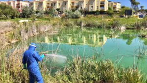 Labores de fumigación en parque Olivar del Zaudín para prevenir el virus del Nilo - AYTO. TOMARES