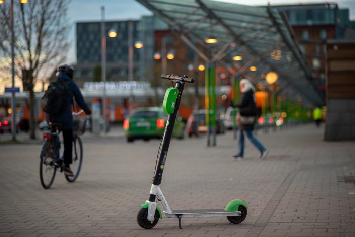 Córdoba estudia prohibir que bicicletas y patinetes eléctricos circulen por las aceras