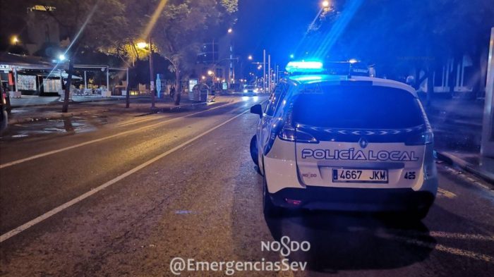 Detenido un joven en Sevilla por rajar los neumáticos a 24 vehículos estacionados en la zona de Nervión