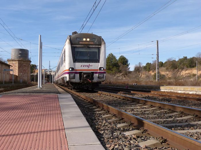 Renfe aclara que no quita servicios de Alcolea a Villarrubia, sino que los recupera