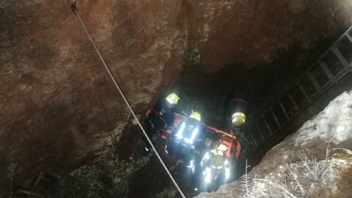 Rescatada una joven de 18 años tras caer a un pozo de siete metros en el Cerro de la Tortuga