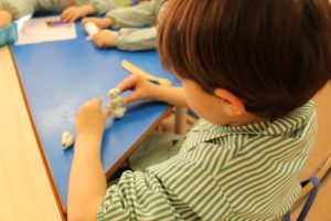 Una psicóloga del Sagrado Corazón en Sevilla aconseja transmitir alegría y confianza a niños en vuelta al colegio