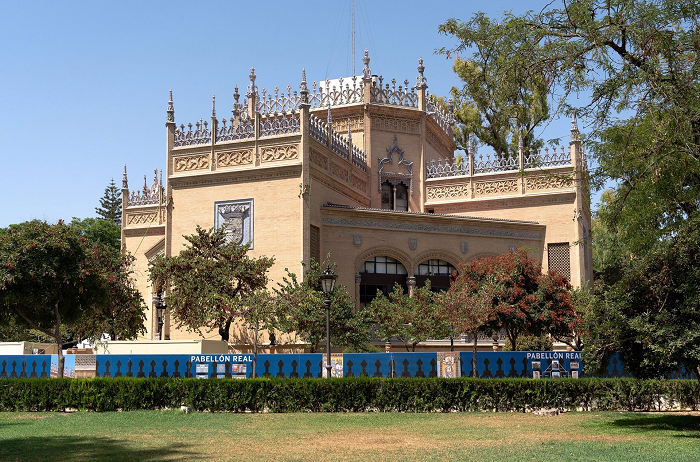 Sevilla cerrará parques y plazas dos horas antes para evitar botellones