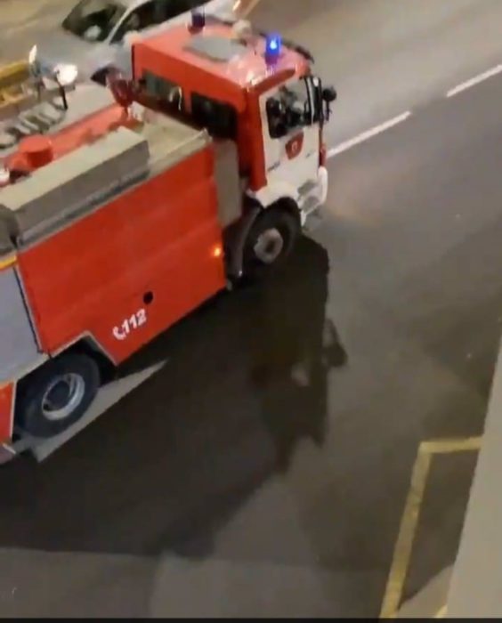 Bomberos salen ilesos tras ser apedreados durante un incendio