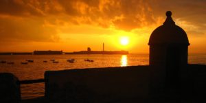 El atardecer de La Caleta, en Cádiz, el más bonito de España