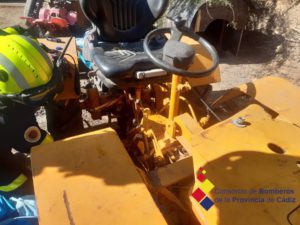 Rescatado en Jerez un trabajador con el pie atrapado en el motor de su tractor