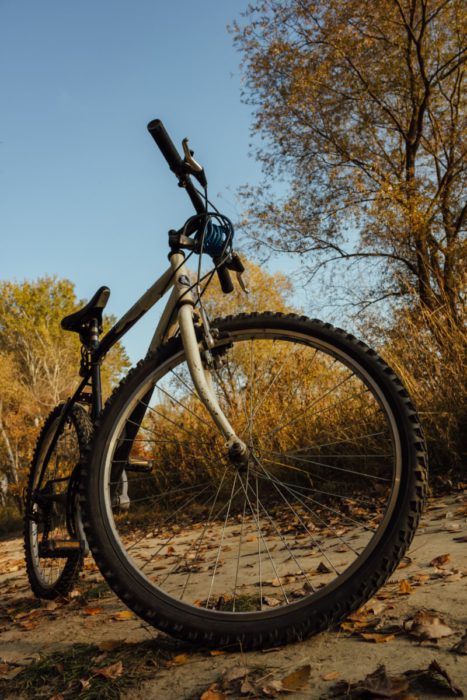 Rescatado un hombre tras caer por un desnivel mientras practicaba ciclismo