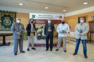 Sevilla presenta una guía sobre el aceite de oliva y la aceituna, y su relevancia para el turismo