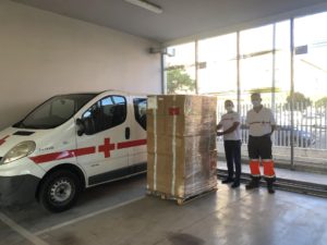 Cruz Roja repartirá 30.000 mascarillas donadas por la empresa Iberomask. / Foto: Cruz Roja.