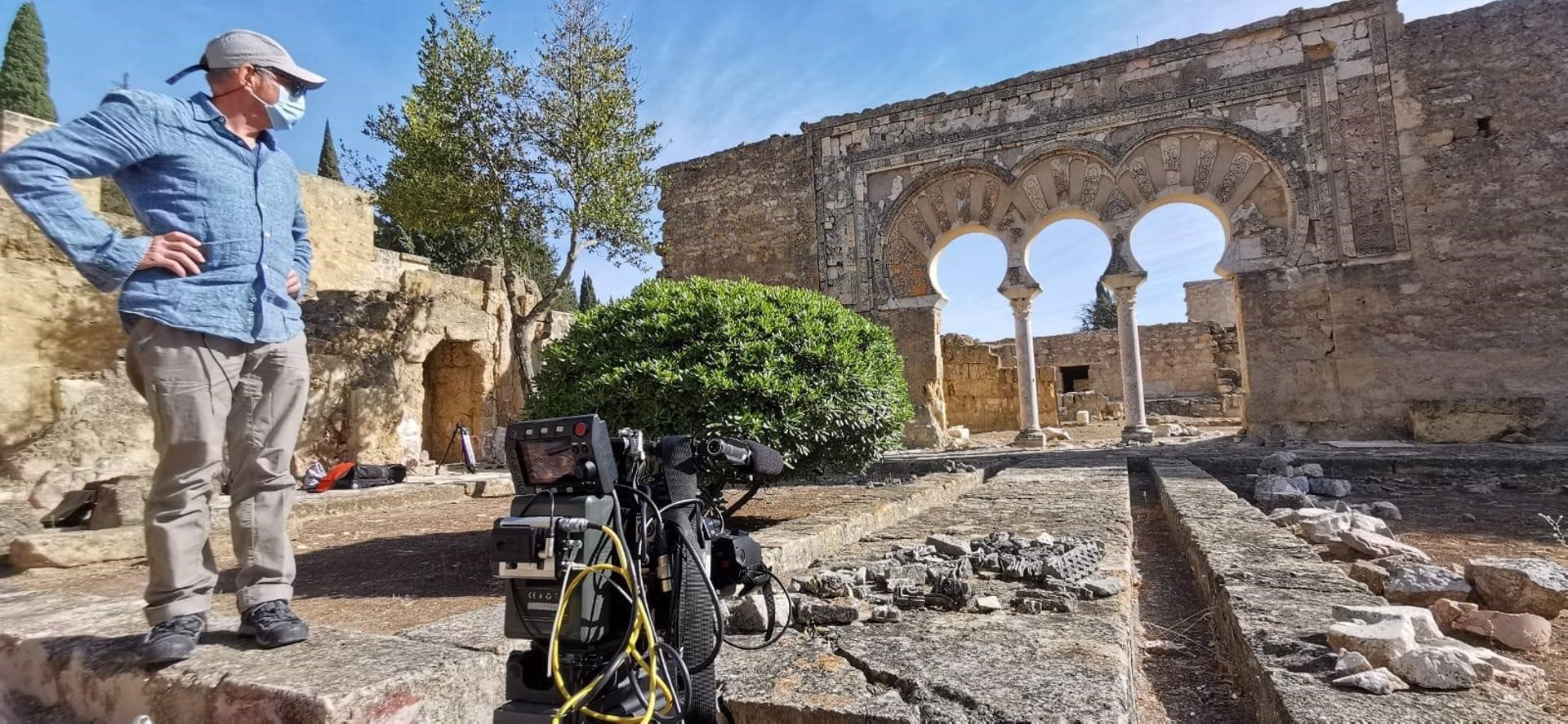 Un momento del rodaje del documental en Medina Azahara. / Foto: GENIAL MEDIA.