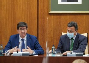 El vicepresidente de la Junta de Andalucía y consejero de Turismo, Regeneración, Justicia y Administración Local, Juan Marín, comparece en comisión parlamentaria. / Foto: Parlamento de Andalucía. / Europa Press.