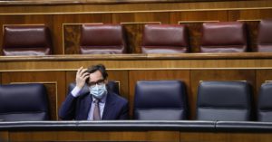 El ministro de Sanidad, Salvador Illa, durante en una sesión plenaria en el Congreso de los Diputados, en Madrid. / Foto: POOL / Bernardo Díaz/ El Mundo