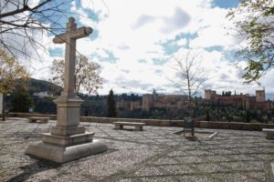 Mirador de San Nicolas con la Alhambra al fondo. Granada. /Foto: Archivo - Álex Cámara. / Europa Press.