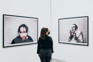 La Térmica de Málaga acoge la primera exposición mundial del fotógrafo británico Perou sobre Marilyn Manson. / Foto: Diputación de Málaga. / Europa Press.