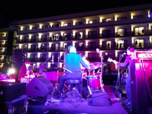 Así ha sido Balcón Rock, el primer festival de música con gradas en habitaciones de hotel