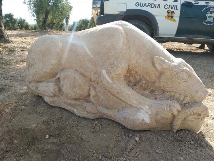 Agricultor descubre la escultura de una leona íbera en perfecto estado