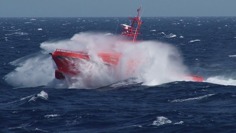 Isla Cristina se vuelca en la búsqueda de un joven desaparecido en el mar