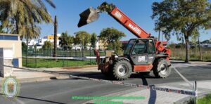 Interceptados dos menores tras robar una maquina de una obra y circular con ella