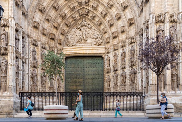 La Catedral de Sevilla suspende temporalmente su actividad como medida preventiva