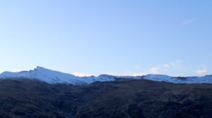 Sierra Nevada despierta cubierta de blanco