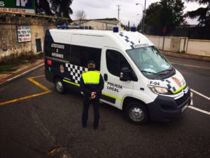 Agente de la Policía Local de Granada en una imagen de archivo. / Foto: Policía Local. / Europa Press.