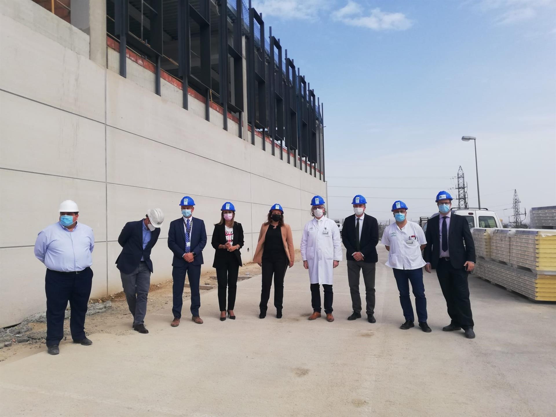 La consejera de Agricultura visita el almacén de la central de compras del SAS en Almería. / Foto: Junta de Andalucía. / Europa Press.