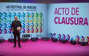 El periodista Adolfo Zarandieta, durante el acto de clausura del Festival de Cine de Huelva. / Foto: Alberto Diaz / Festival de Cine de Huelva. / Europa Press.