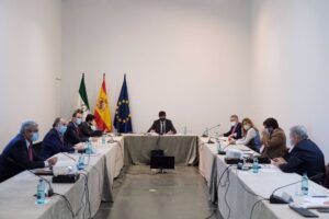 El vicepresidente de la Junta de Andalucía y consejero de Turismo, Regeneración, Justicia y Administración Local, Juan Marín, preside este viernes la reunión de la Mesa del Turismo de Andalucía. / Foto: Junta de Andalucía. / Europa Press.