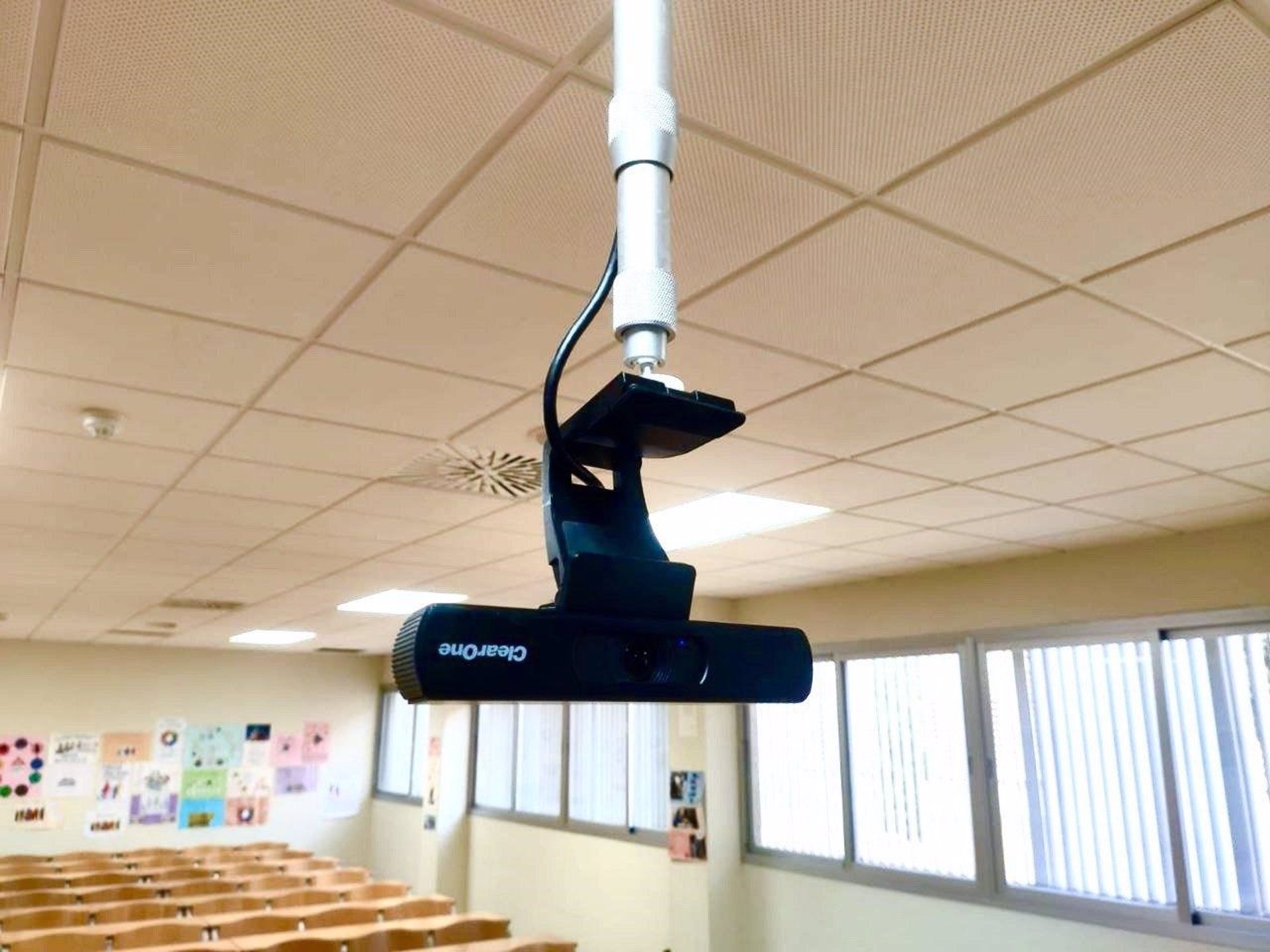 Una de las cámaras de tecnología 4K que la UHU instaló en las aulas para el seguimiento online de las clases. / Foto: Archivo / Universidad de Huelva. / Europa Press.