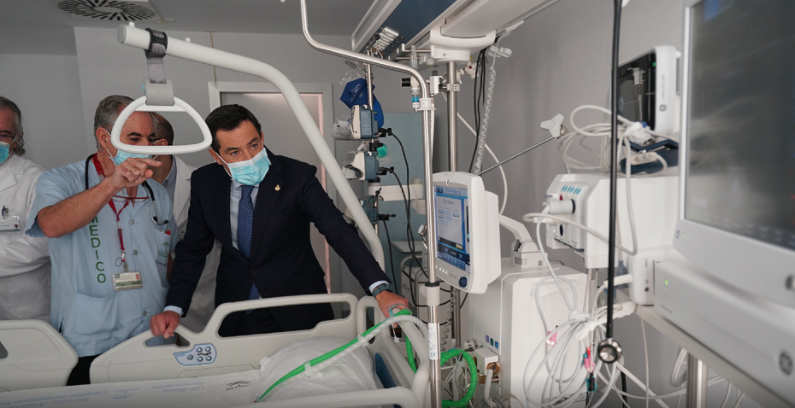 Juanma Moreno visita las instalaciones del nuevo Hospital Materno Infantil de Almería. / Foto: Junta de Andalucía.