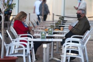 Andalucía permitirá desde el viernes abrir hostelería de 18 a 20 horas sin bebidas alcohólicas