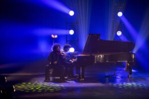 El diván de Ara Malikian llena de ilusión y talento musical el Auditorio Maestro Padilla de Almería. / Foto: Ayuntamiento de Almería.