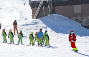 Sierra Nevada cierra su primer fin de semana de la temporada con más de 11.600 esquiadores