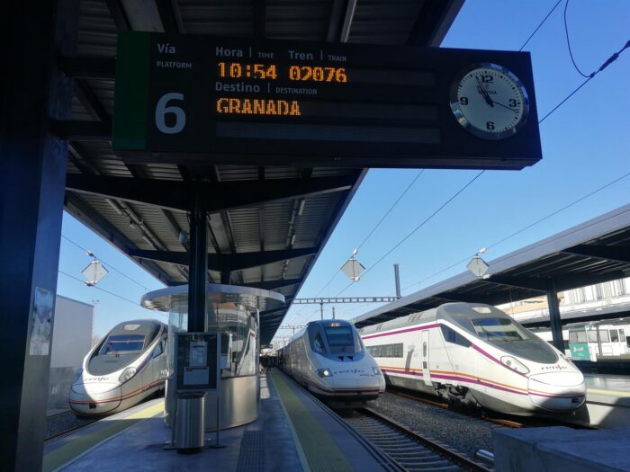 Renfe modifica los horarios del AVE Granada-Madrid