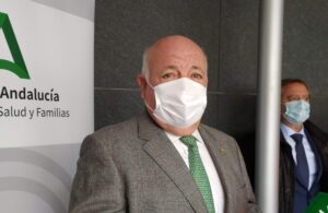 El consejero de Salud y Familias, Jesús Aguirre, durante la rueda de prensa en Córdoba. / Foto: Europa Press.