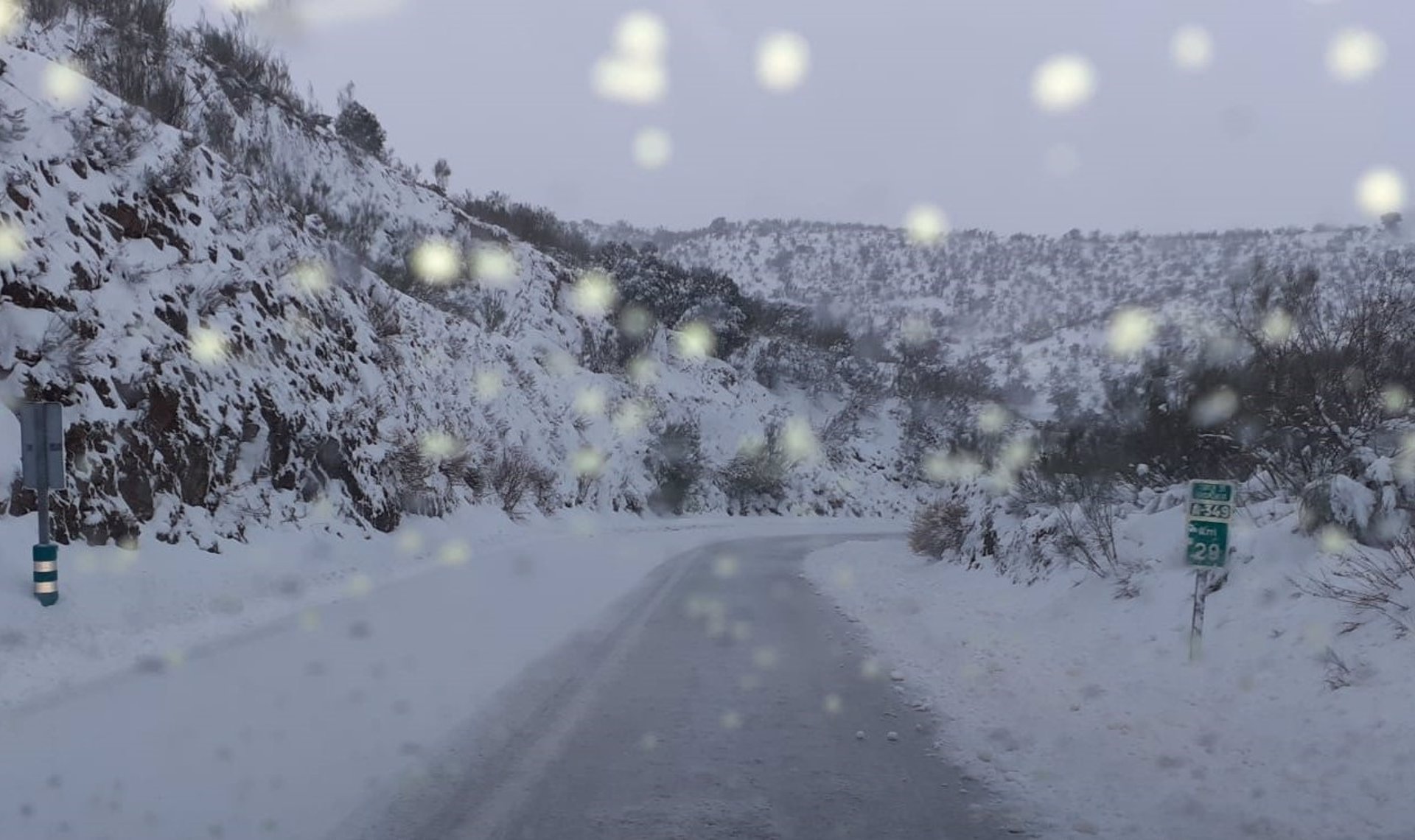 Nevada en la carretera A-349 a su paso por Tahal (Almería). / Foto: Archivo / Junta de Andalucía. / Europa Press.