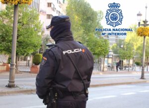 Agente de la Policía Nacional en Granada. / Foto: Policía Nacional. / Europa Press.