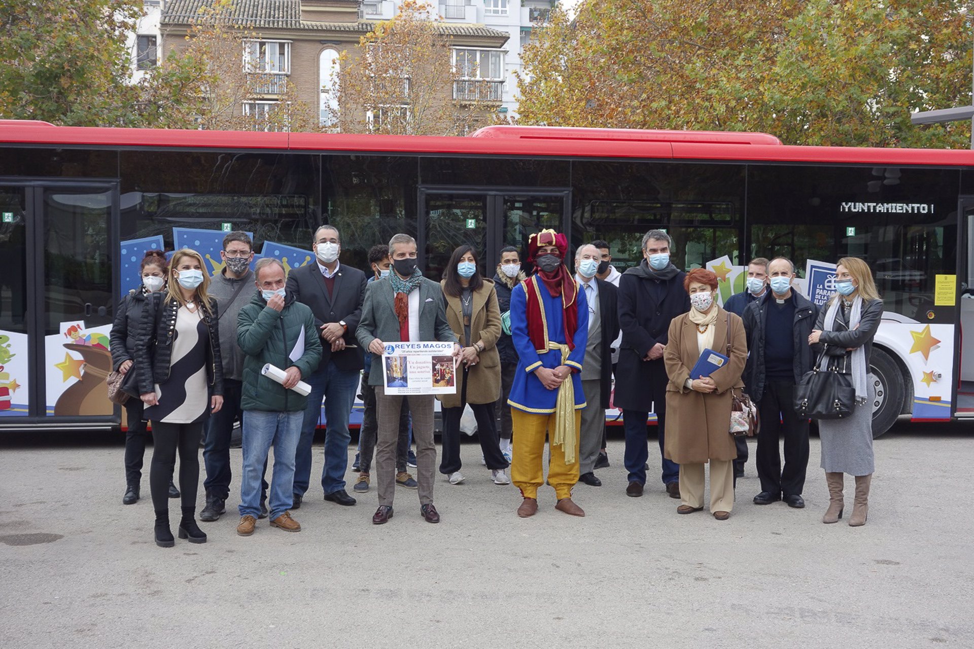 Presentación de la campaña Magic Bus en Granada. / Foto: Ayuntamiento de Granada. / Europa Press.