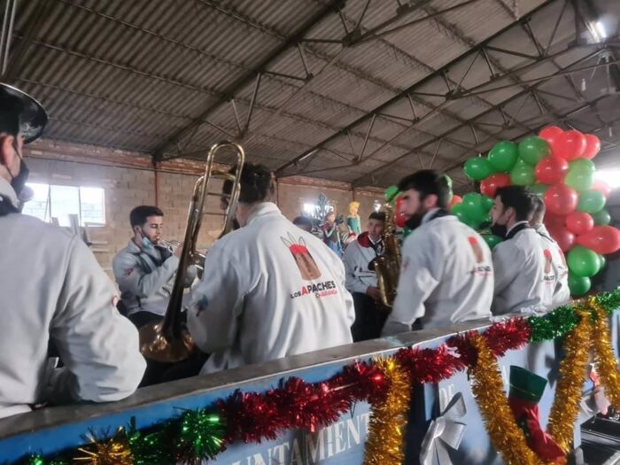 Otura acoge una cabalgata de Mamá Noel para reivindicar la igualdad