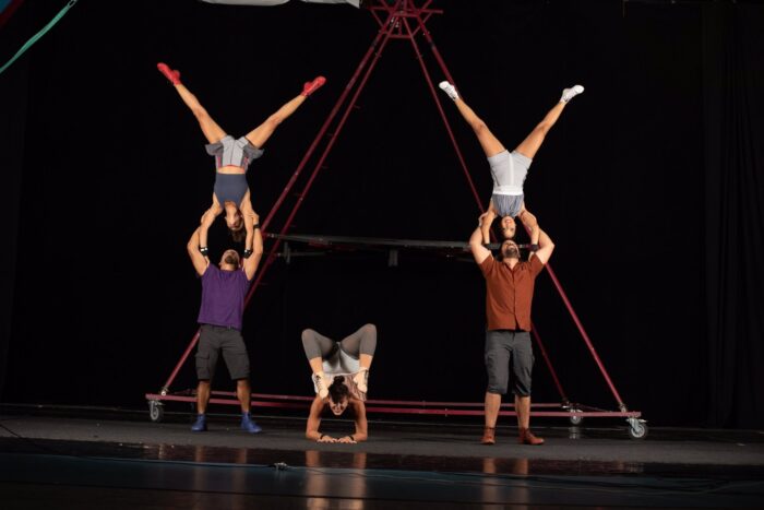 'Ahá! Circo', espectáculo familiar de acrobacias aéreas, llega a Córdoba este sábado