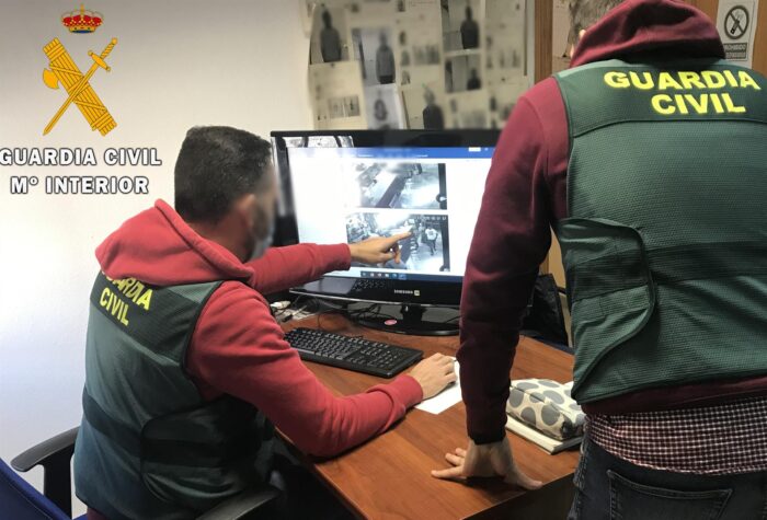 A prisión acusado de robar de un tirón un collar a una mujer de 80 años