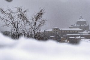 Las previsiones se cumplen y la borrasca 'Filomena' cubre de blanco el centro de España, con unas nevadas históricas que, por ejemplo en Madrid, hacía décadas que no se veían.